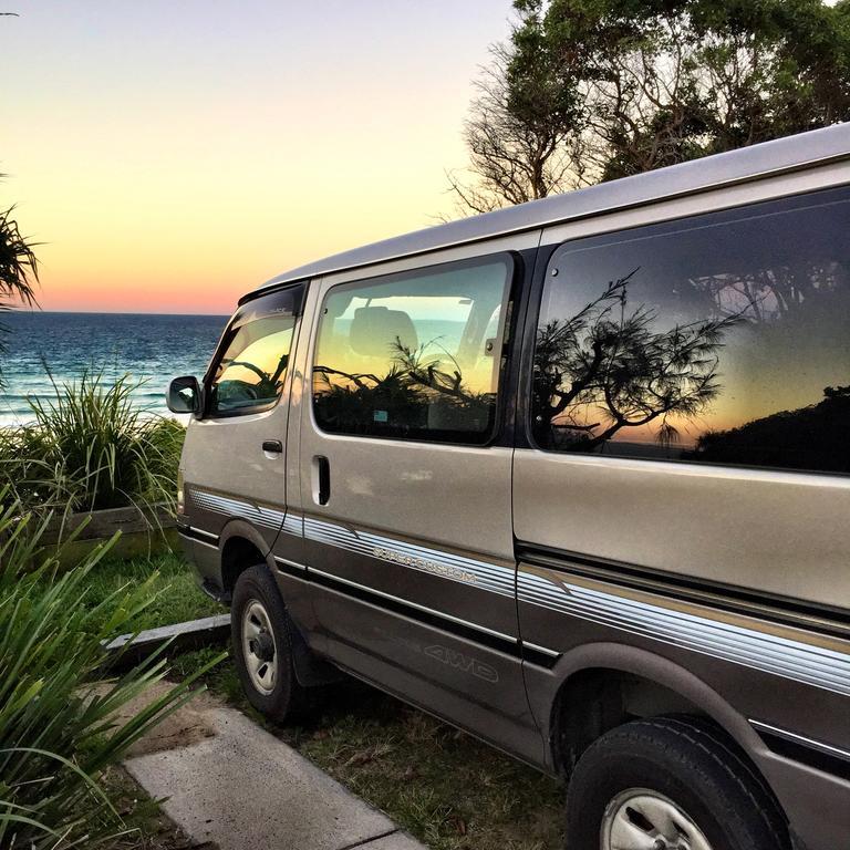 Stradbroke Island Beach Hotel Пойнт-Лукаут Экстерьер фото